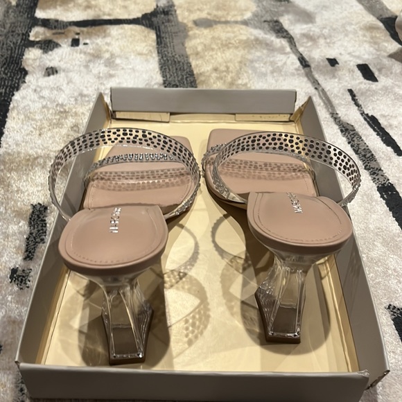 Heels - Picture 3 of 3